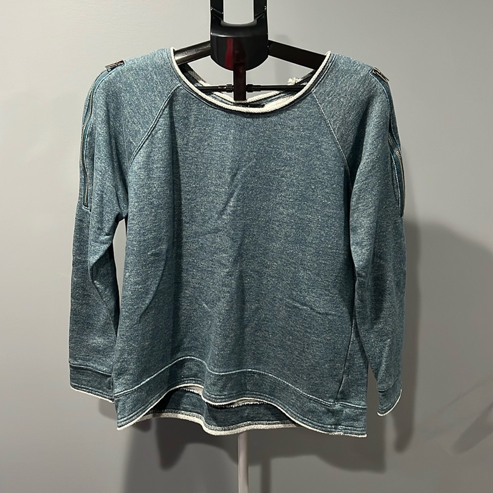 ROCK & REPUBLIC Cropped Sweatshirt